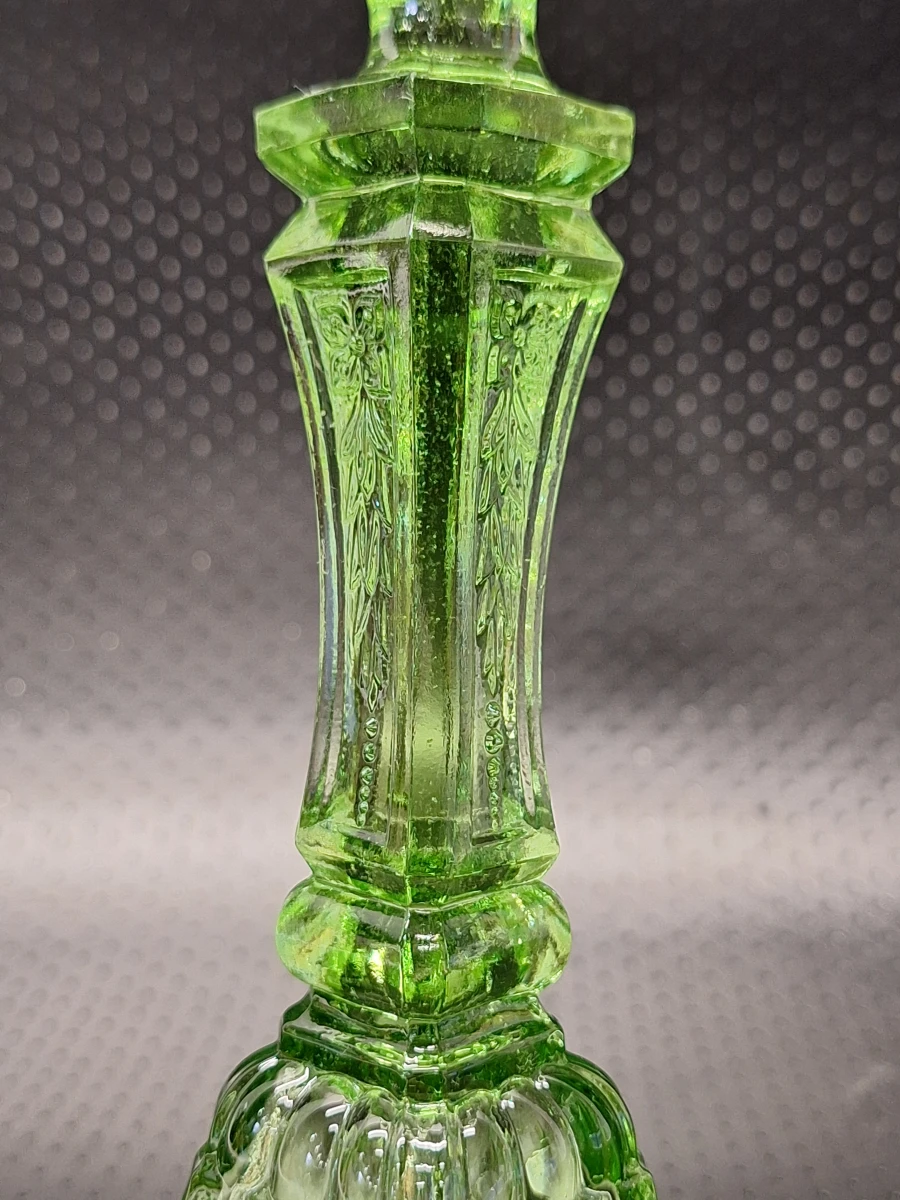 Lichtgroene persglazen kandelaars met leeuwenkop - Depression Glass-stijl - foto 9