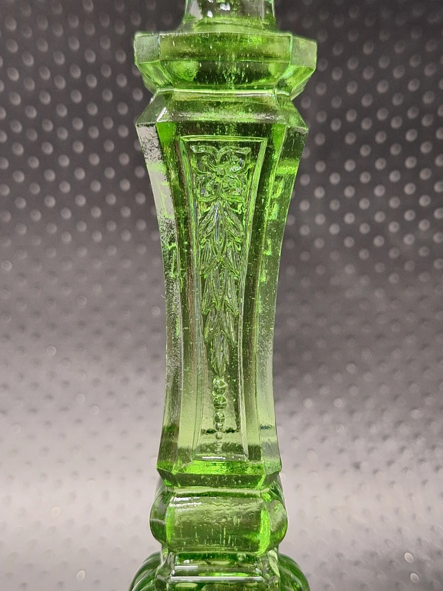 Lichtgroene persglazen kandelaars met leeuwenkop - Depression Glass-stijl - foto 6