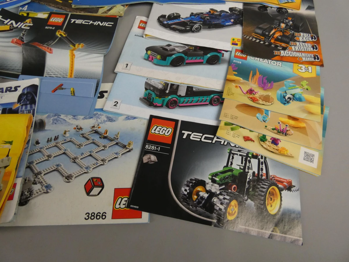 Collectie Lego instructieboeken - foto 6