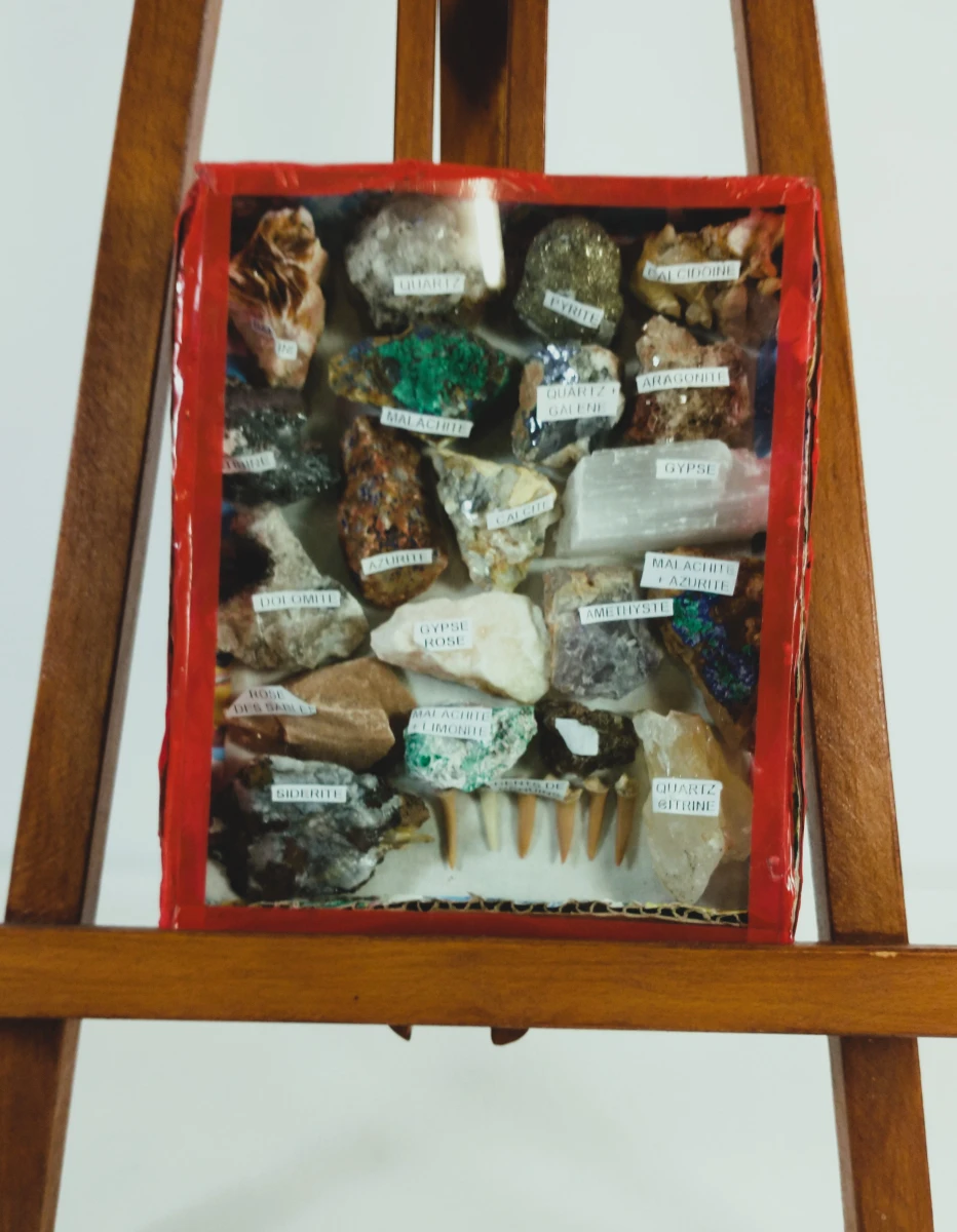 Verzameling mineralen en kristallen met drie presentatiedozen en rookkwarts - foto 2