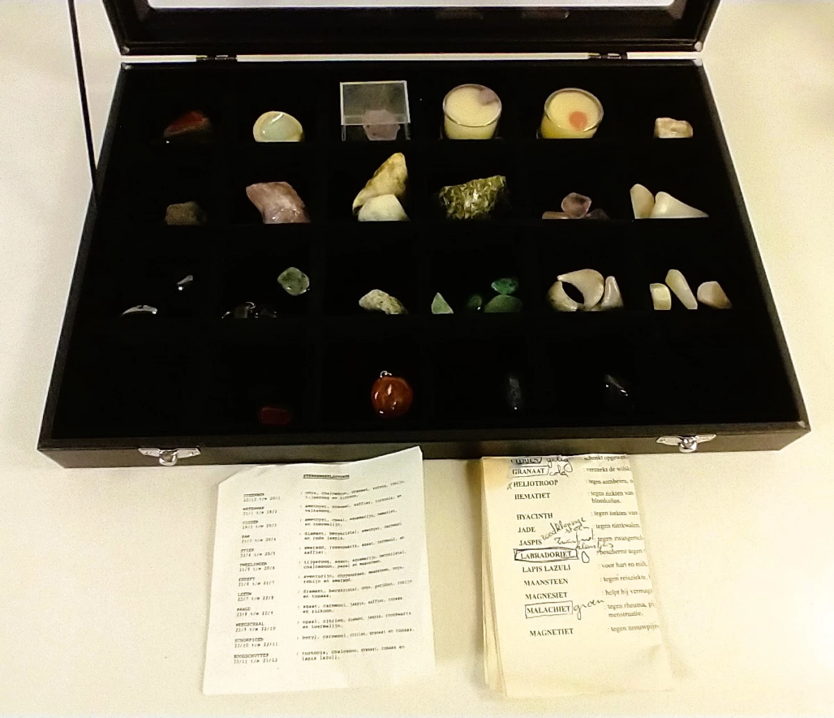 Verzameling mineralen en kristallen met drie presentatiedozen en rookkwarts - foto 8