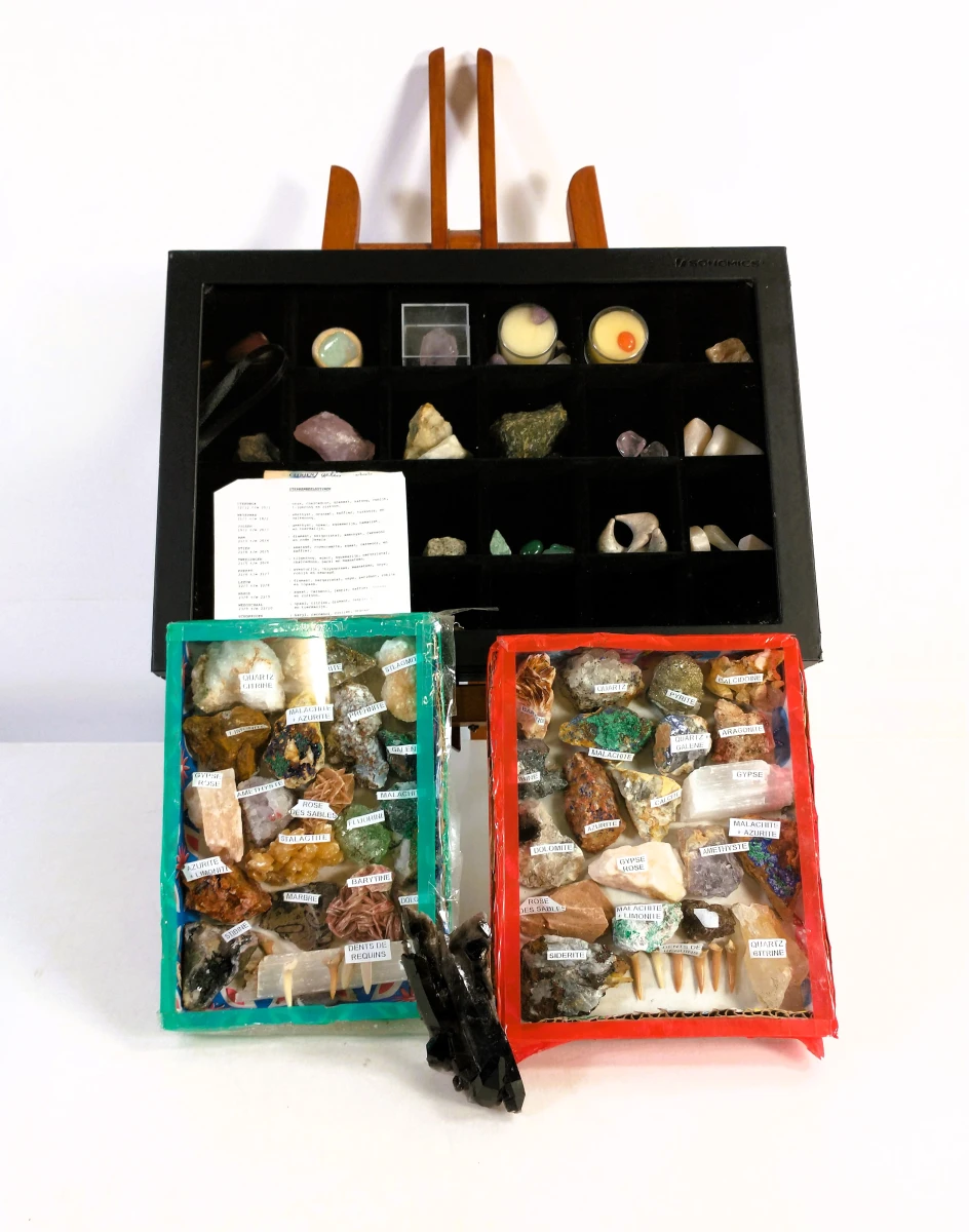 Verzameling mineralen en kristallen met drie presentatiedozen en rookkwarts - foto 9