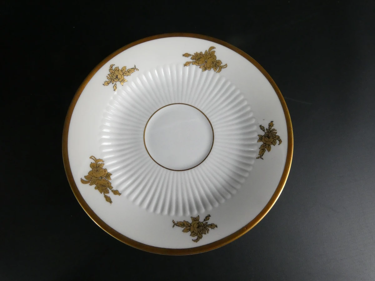Porseleinen servies met gouden bloemenmotief,  Langenthal Suisse - foto 12