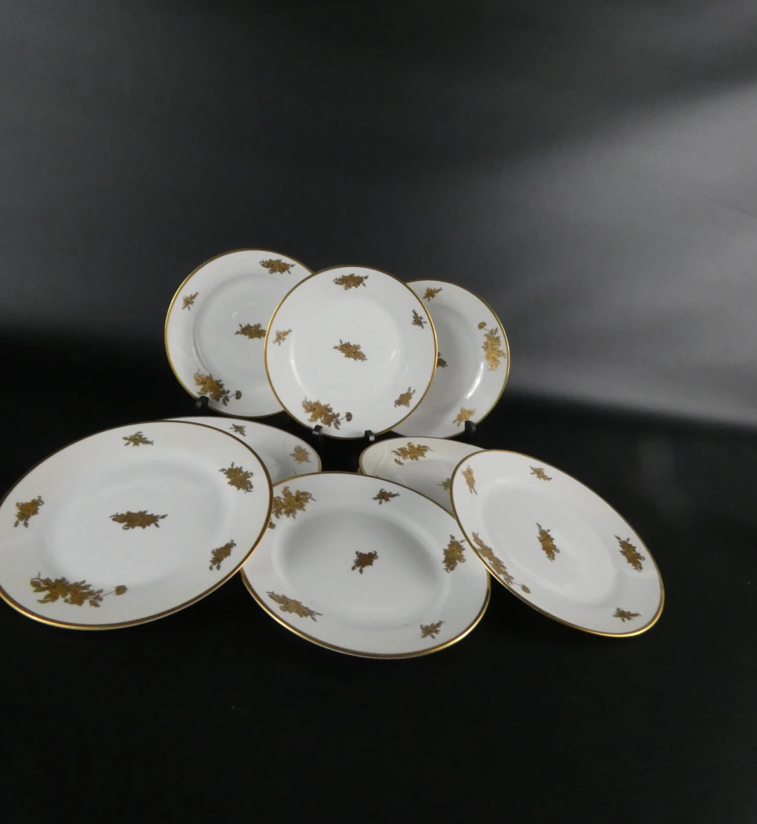 Porseleinen servies met gouden bloemenmotief,  Langenthal Suisse - foto 16