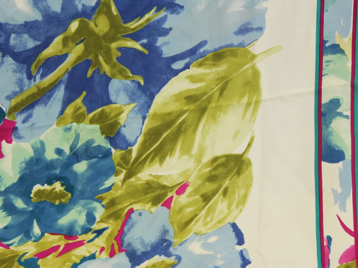Pierre Cardin 100% zijden foulard met wit paars en blauwtinten - foto 5