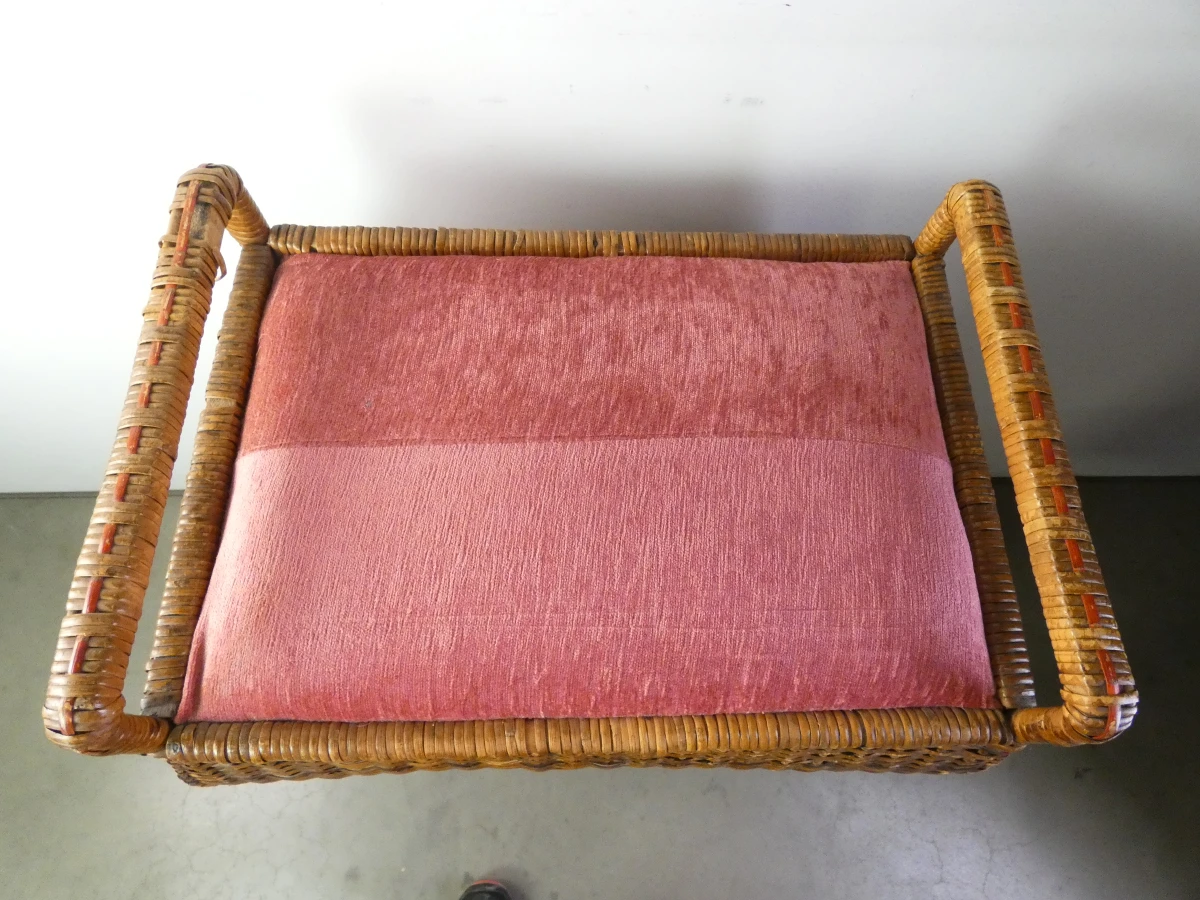 Gevlochten kastje met roze kussen en opbergruimte - foto 4