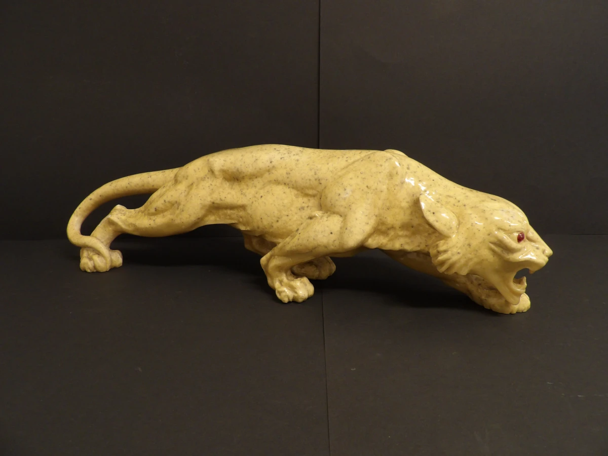 Handgesneden spekstenen tijger/leeuwin sculptuur – kavel bij De Kringwinkel, Leopoldsburg