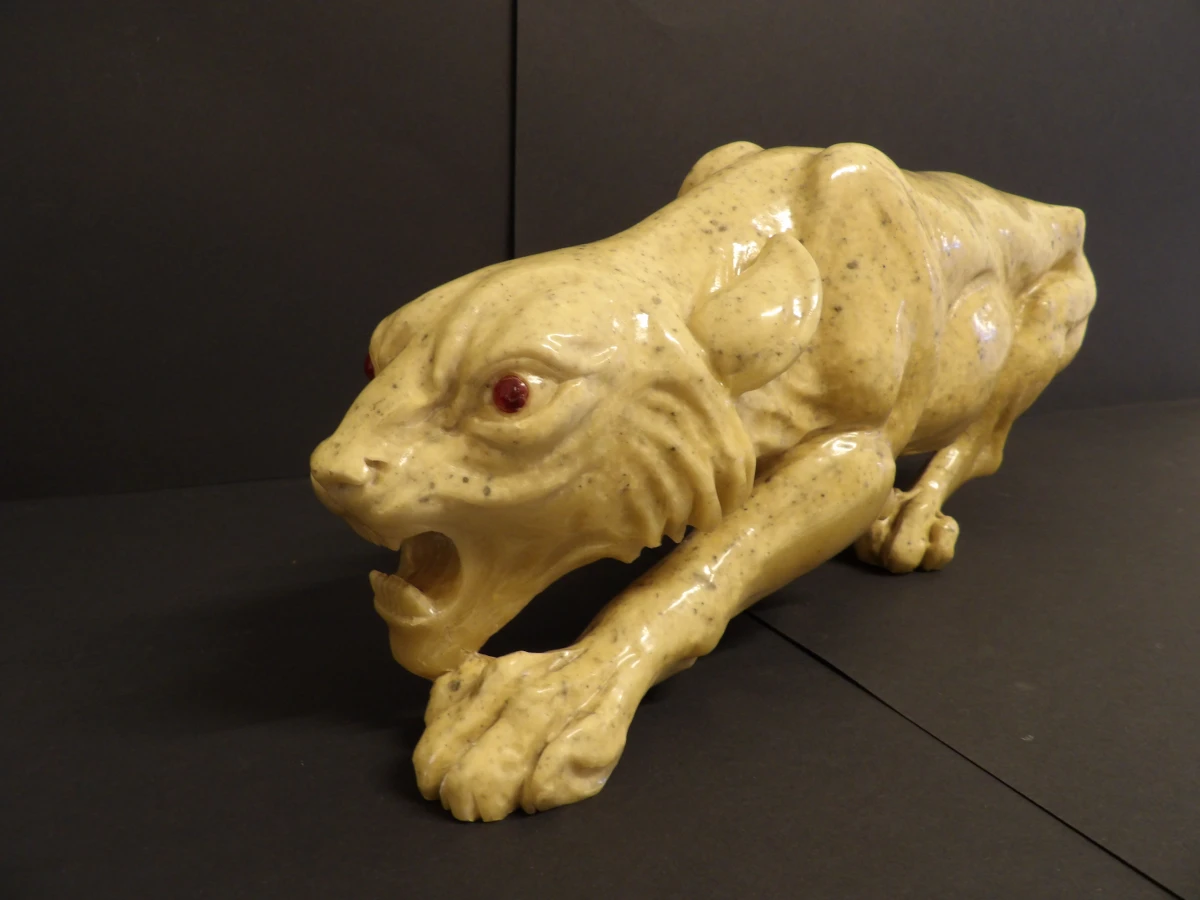 Handgesneden spekstenen tijger/leeuwin sculptuur - foto 4