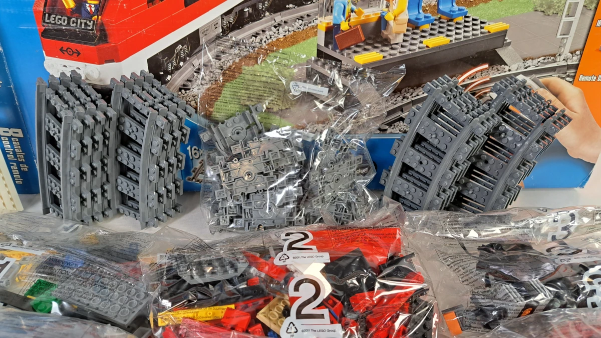 LEGO City Treinsets met rails en accessoires - foto 10