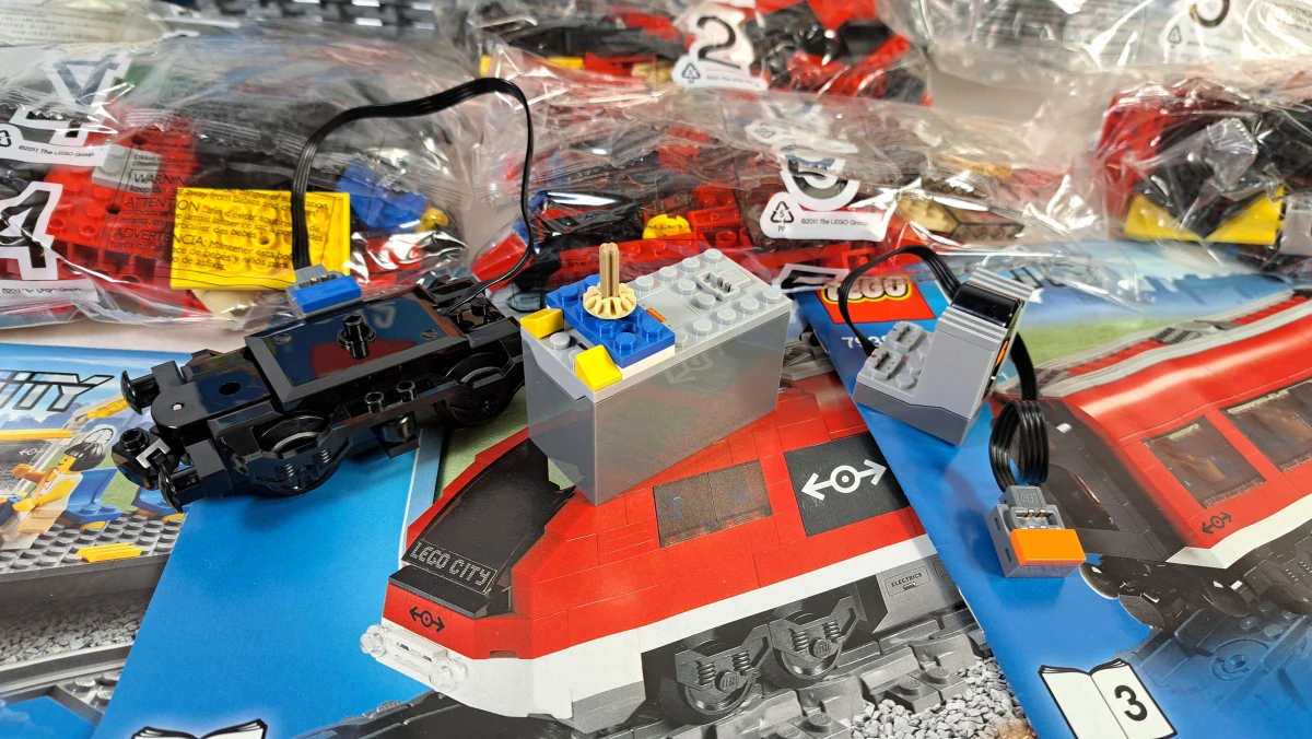 LEGO City Treinsets met rails en accessoires - foto 8
