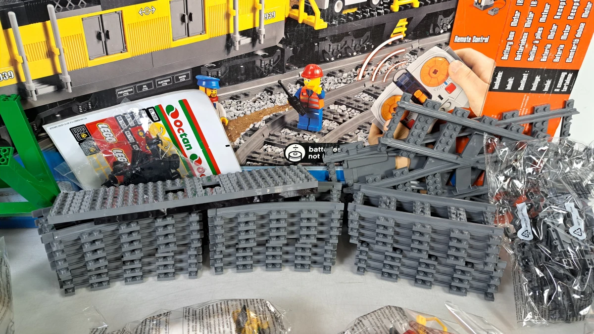 LEGO City Treinsets met rails en accessoires - foto 7