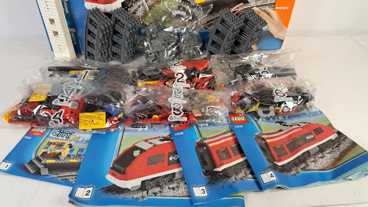 LEGO City Treinsets met rails en accessoires - foto 9
