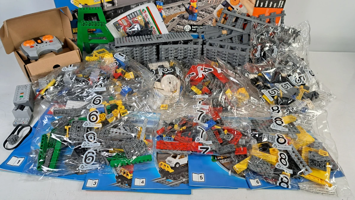 LEGO City Treinsets met rails en accessoires - foto 5