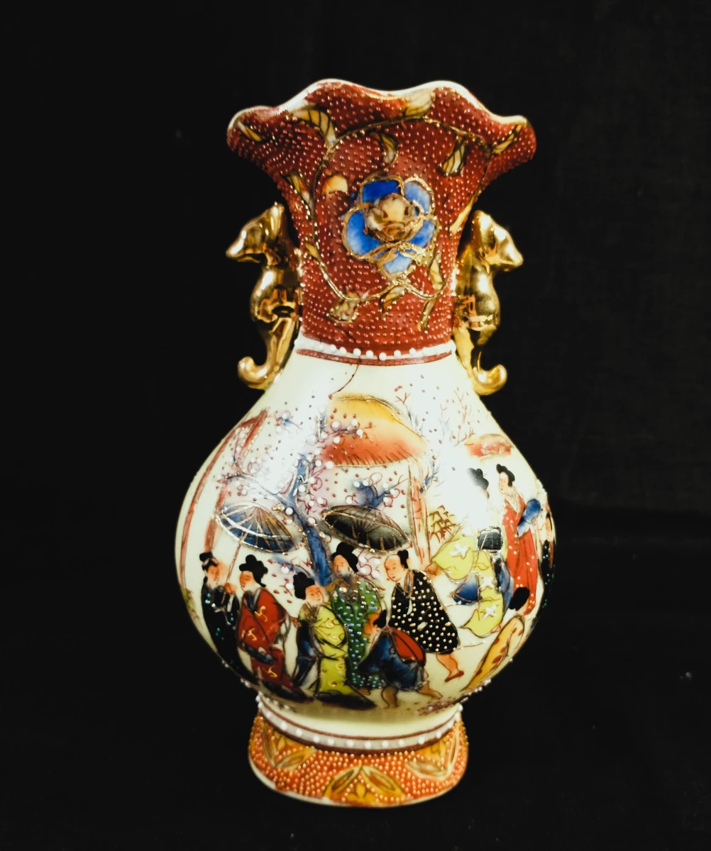 Twee Chinese sierstukken in Satsuma-stijl met moriage decor - foto 2
