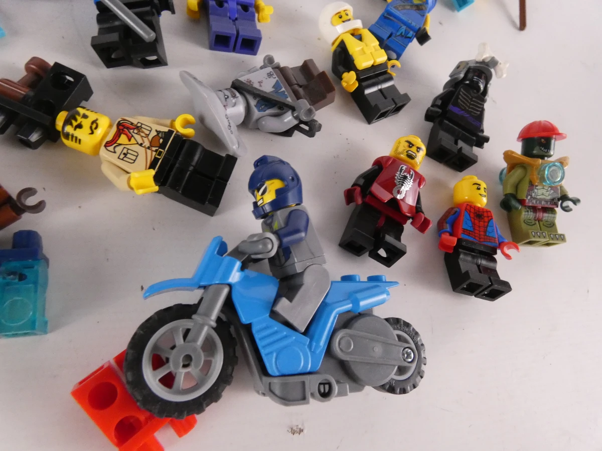 Set van diverse LEGO minifiguren - foto 7