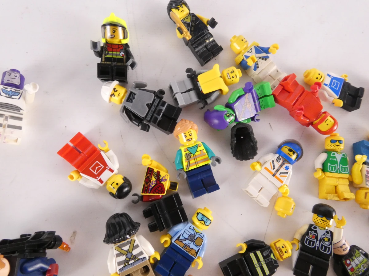 Set van diverse LEGO minifiguren en accessoires - foto 2