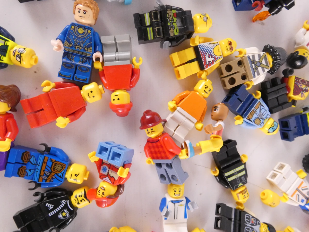 Set van diverse LEGO minifiguren en accessoires - foto 4
