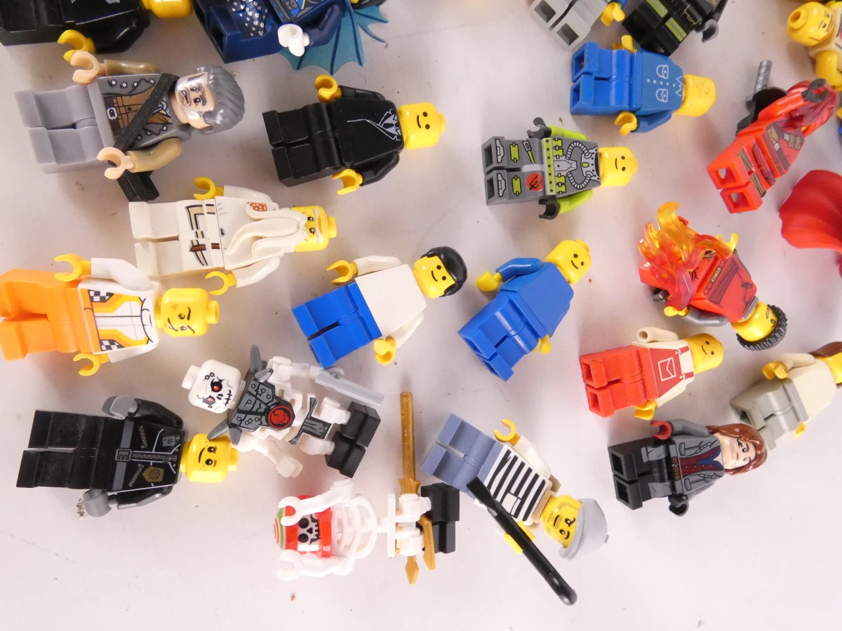 Set van diverse LEGO minifiguren en accessoires - foto 5