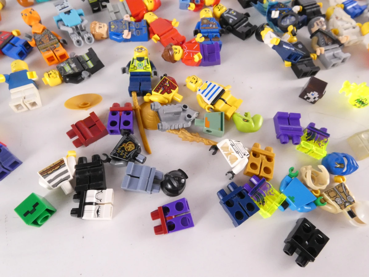 Set van diverse LEGO minifiguren en accessoires - foto 6