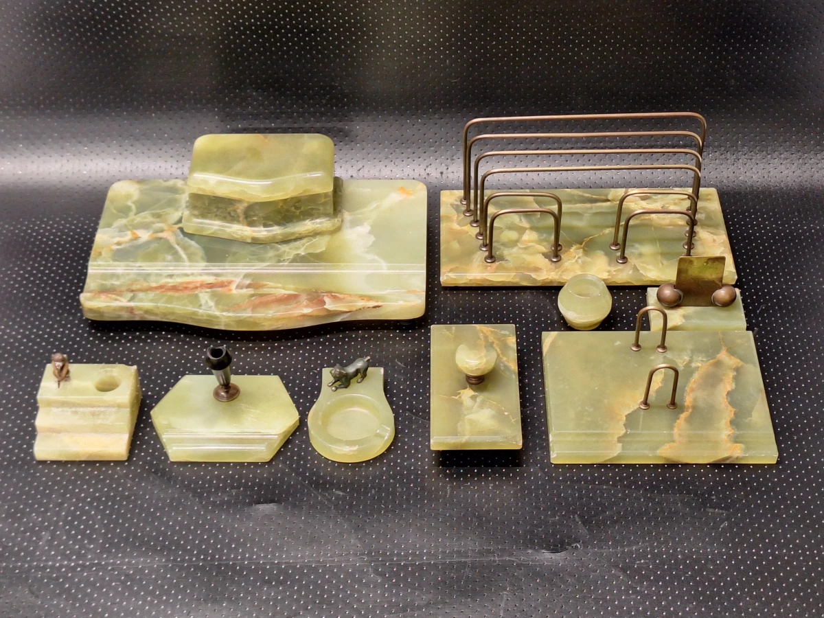 Negendelige set van Art-Deco bureau-accessoires in groen onyx met Weens koudbeschilderd brons - foto 2