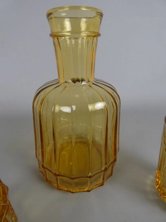 Set vintage oranje glazen parfumflesjes en potjes - foto 5