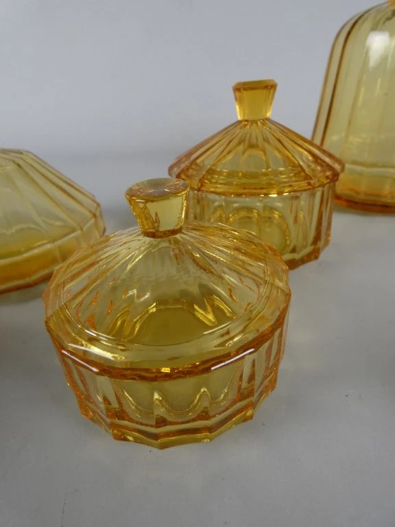 Set vintage oranje glazen parfumflesjes en potjes - foto 4