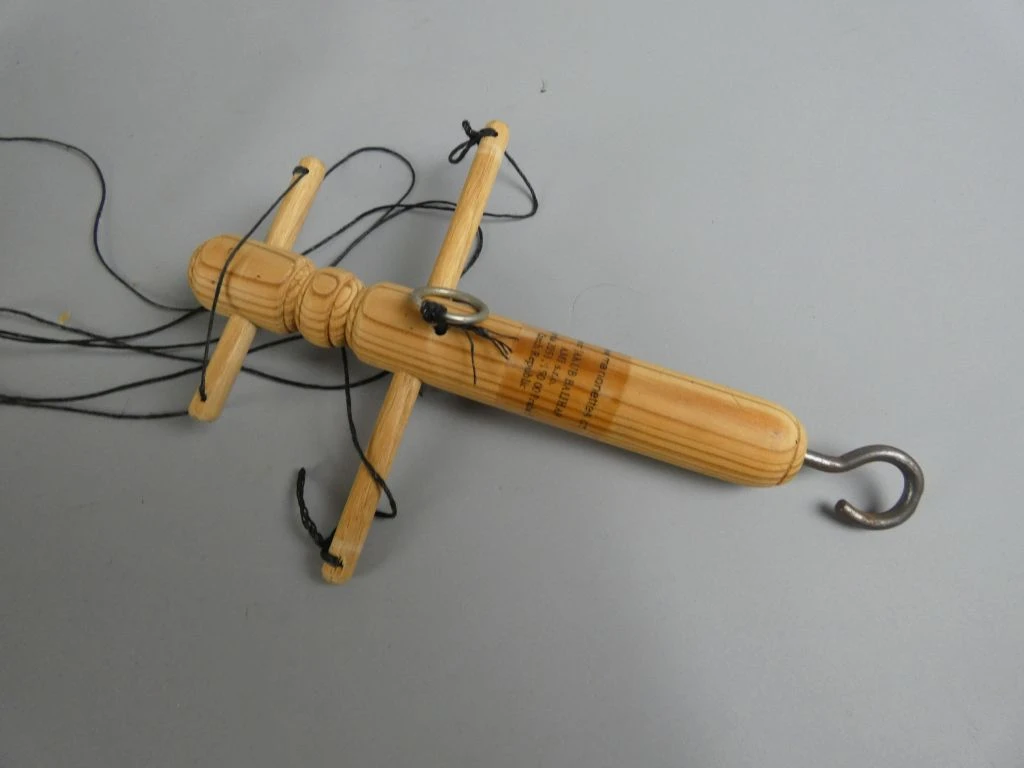 Houten marionet pop met baard en fles - foto 4