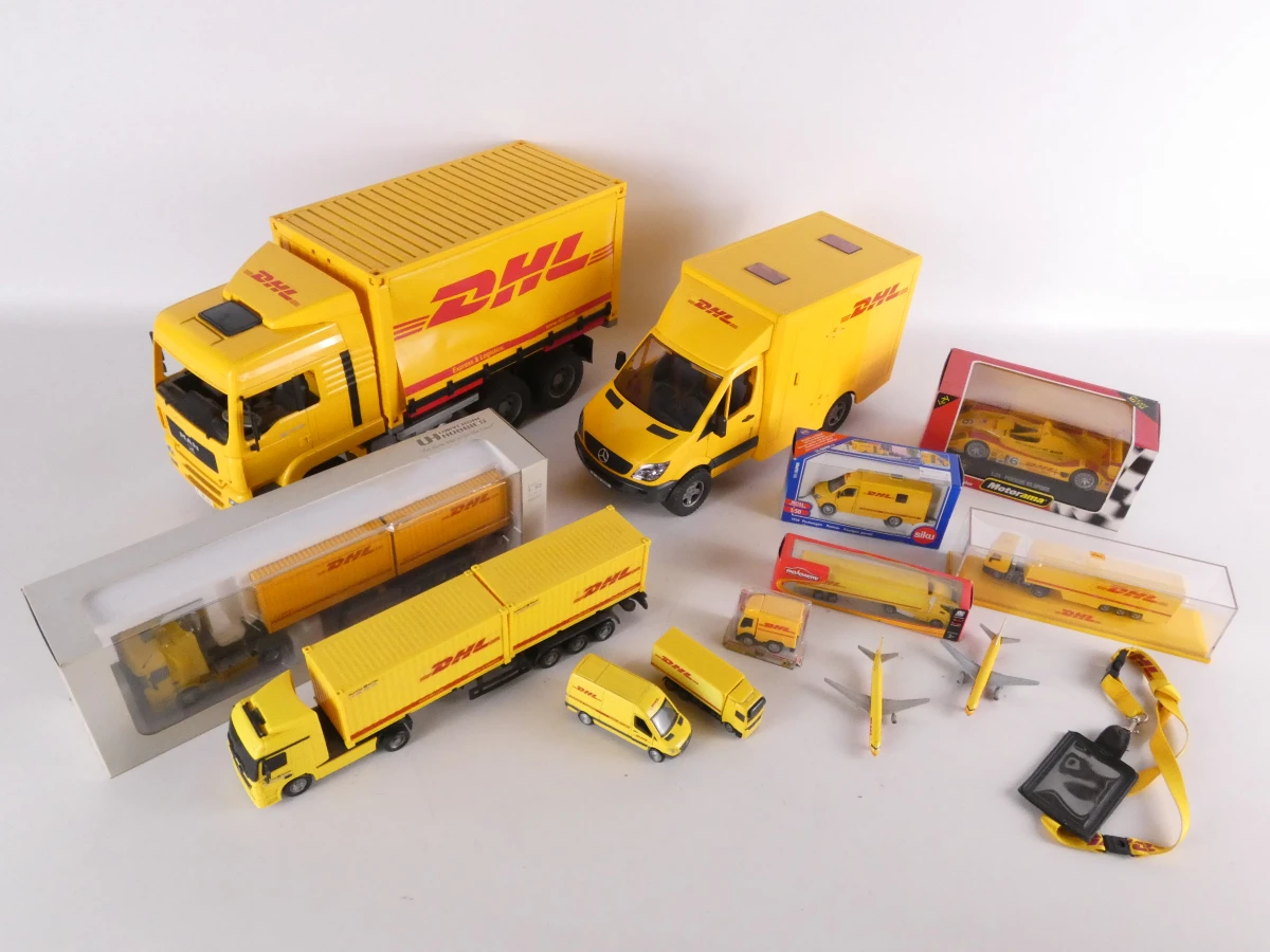 Set van diverse DHL modelauto's en speelgoedvrachtwagens - foto 2