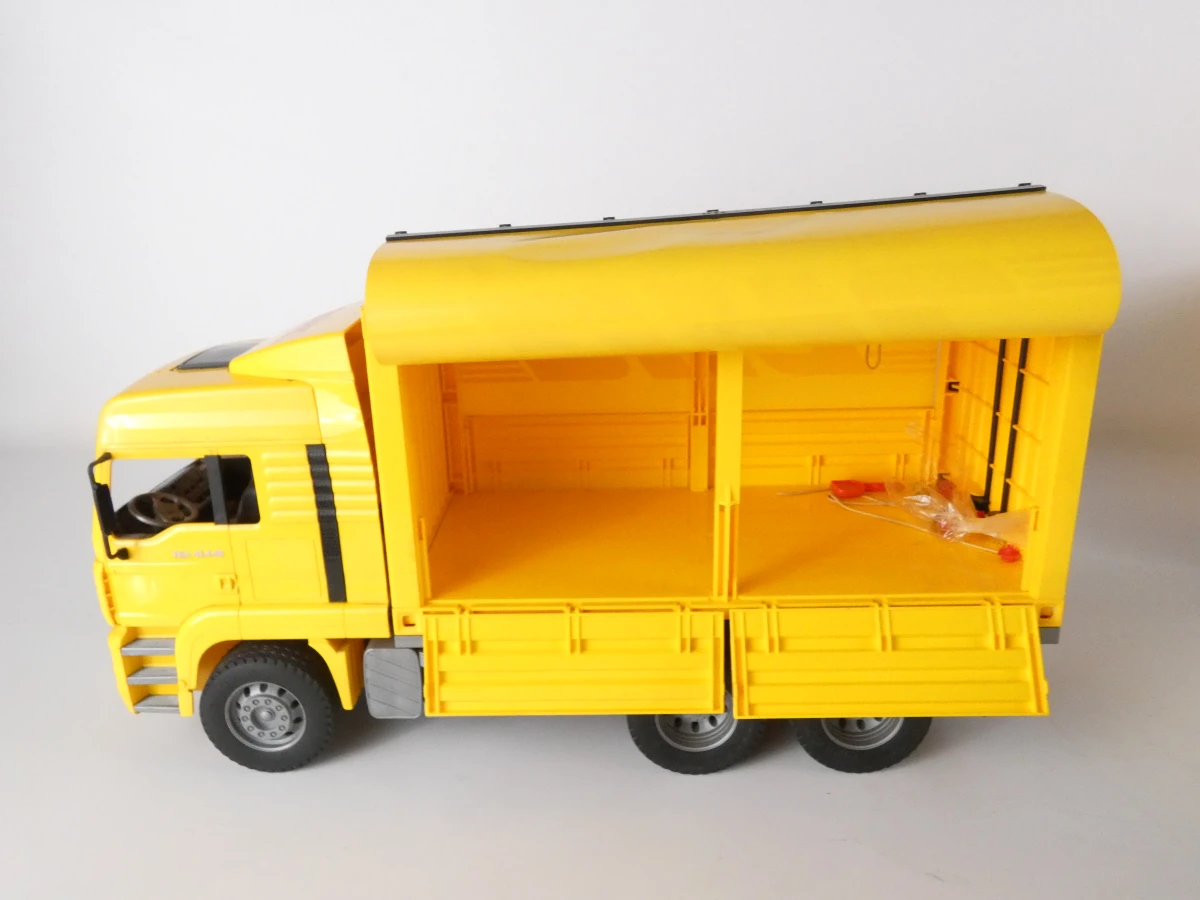 Set van diverse DHL modelauto's en speelgoedvrachtwagens - foto 4