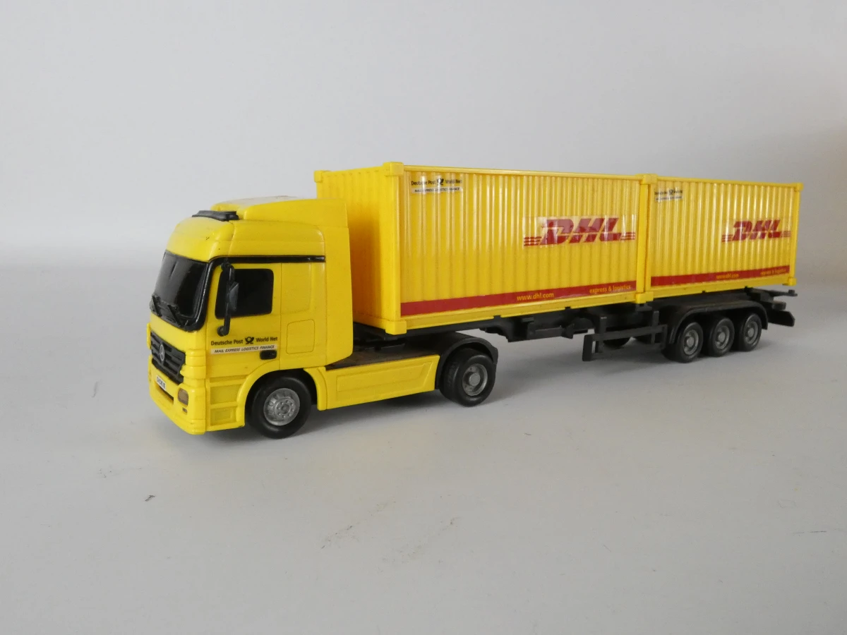 Set van diverse DHL modelauto's en speelgoedvrachtwagens - foto 12