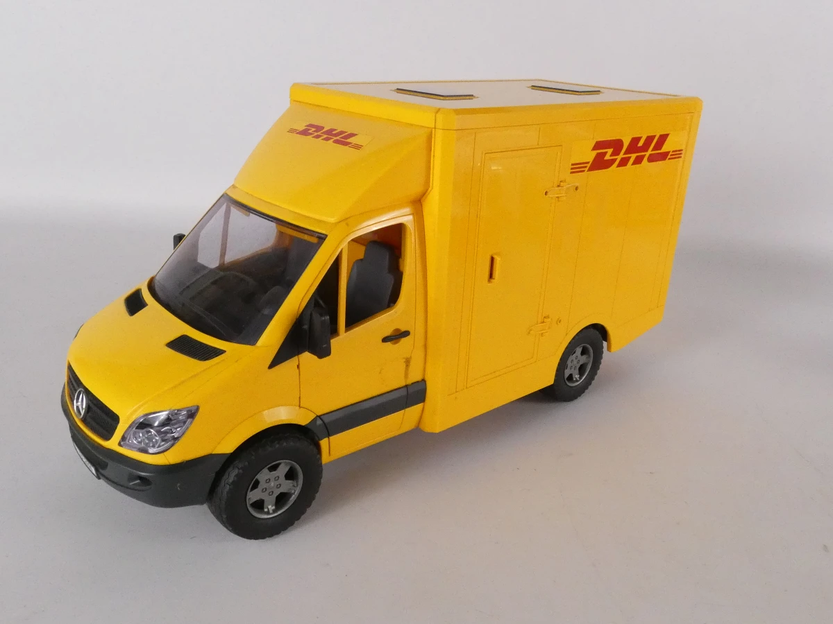 Set van diverse DHL modelauto's en speelgoedvrachtwagens - foto 14