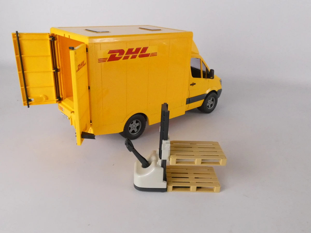 Set van diverse DHL modelauto's en speelgoedvrachtwagens - foto 16
