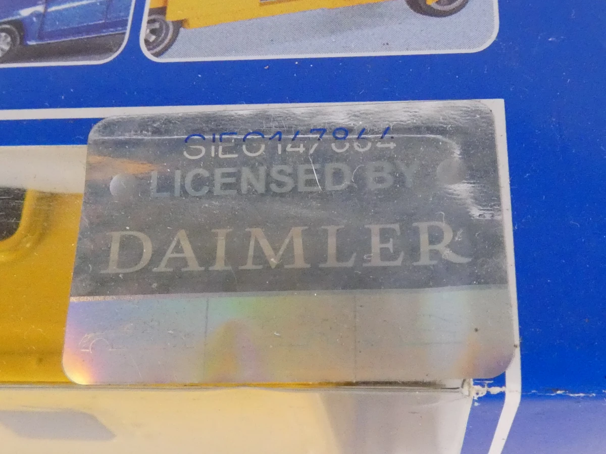 Set van diverse DHL modelauto's en speelgoedvrachtwagens - foto 23