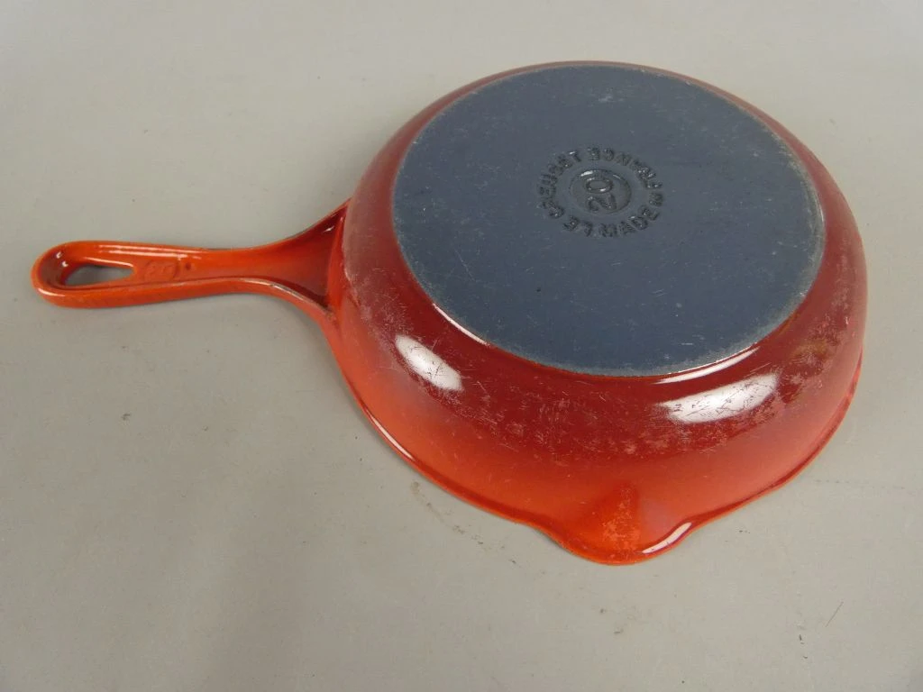 Le Creuset gietijzeren braadpan met oranje handvat en schenktuiten - foto 2