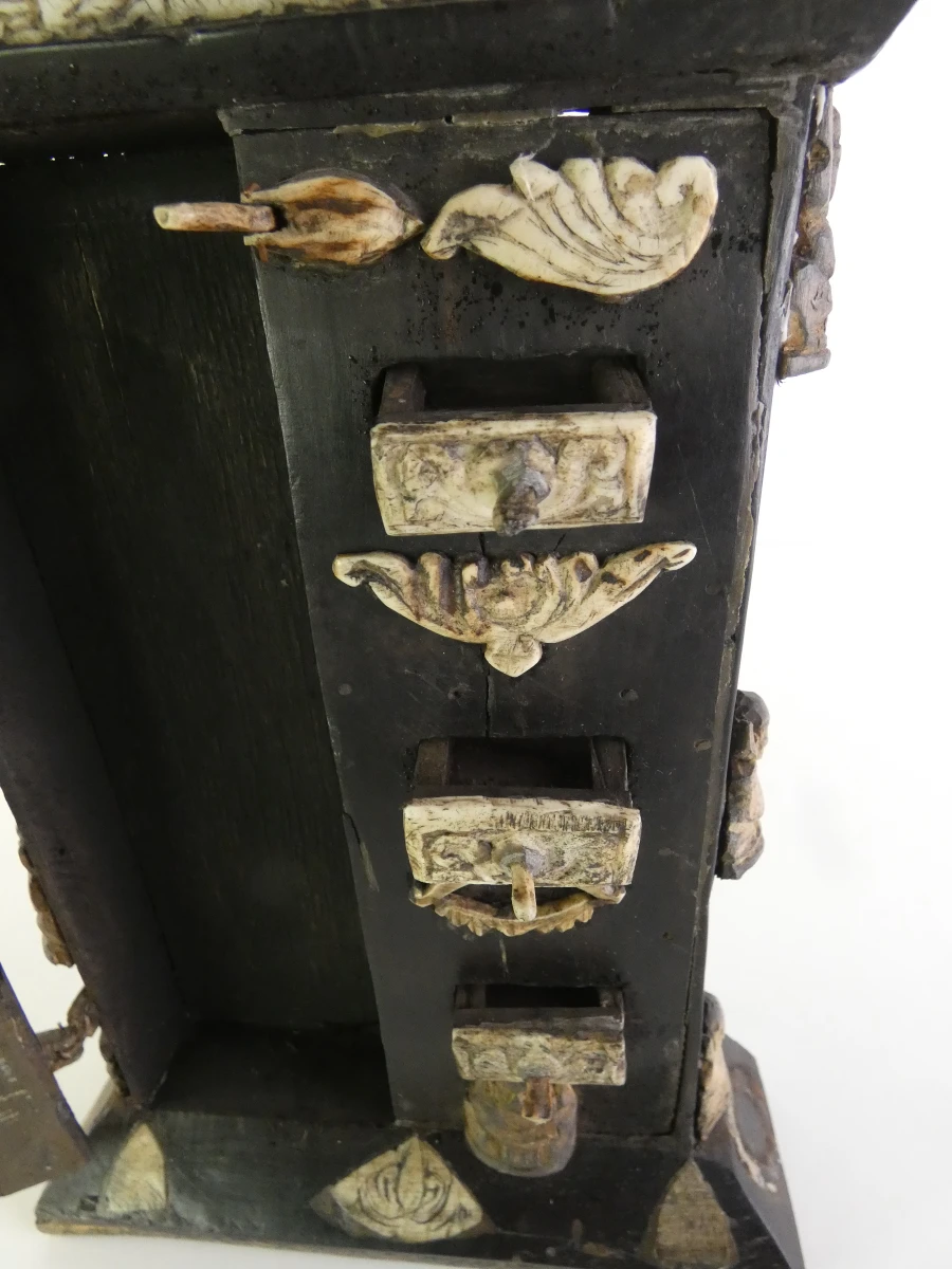 Minikastje in Aziatische stijl met beeninleg, figuratief handwerk - foto 12