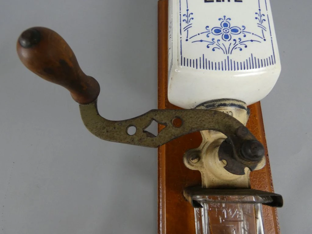 Vintage koffiemolen met keramische pot - foto 3
