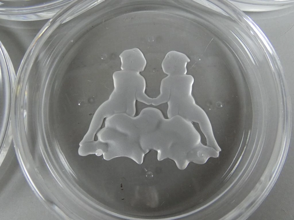 Set van 12 glazen onderzetters met sterrenbeeldmotieven - foto 12