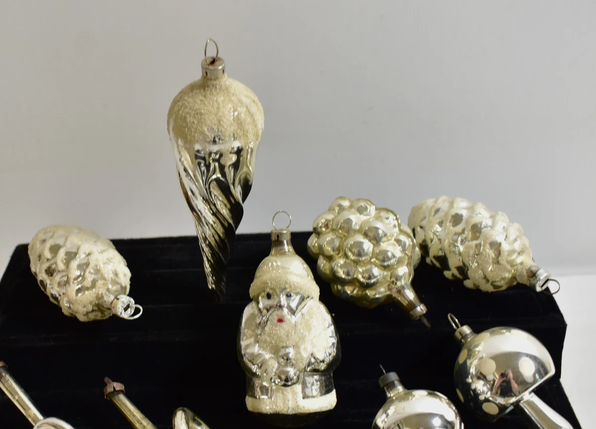 Set van 13 vintage zilverkleurige glazen kerstornamenten, ca. 1950-1970 - foto 5