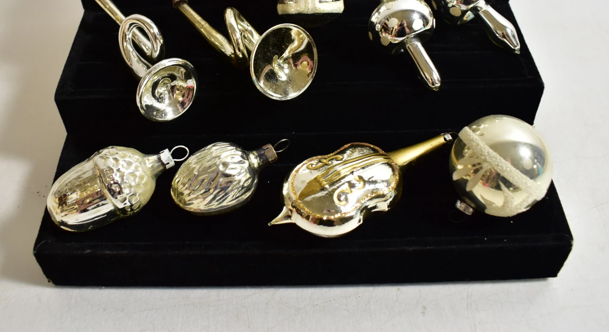 Set van 13 vintage zilverkleurige glazen kerstornamenten, ca. 1950-1970 - foto 4
