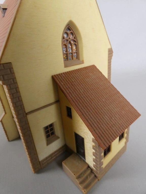 Modelkerk van Faller met gedetailleerde ramen - foto 9