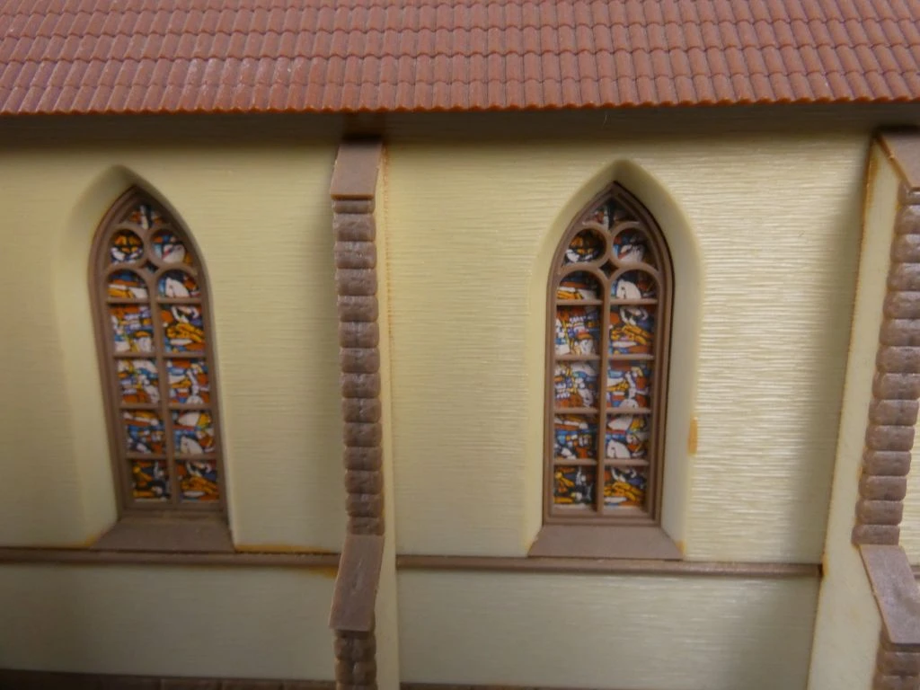 Modelkerk van Faller met gedetailleerde ramen - foto 8