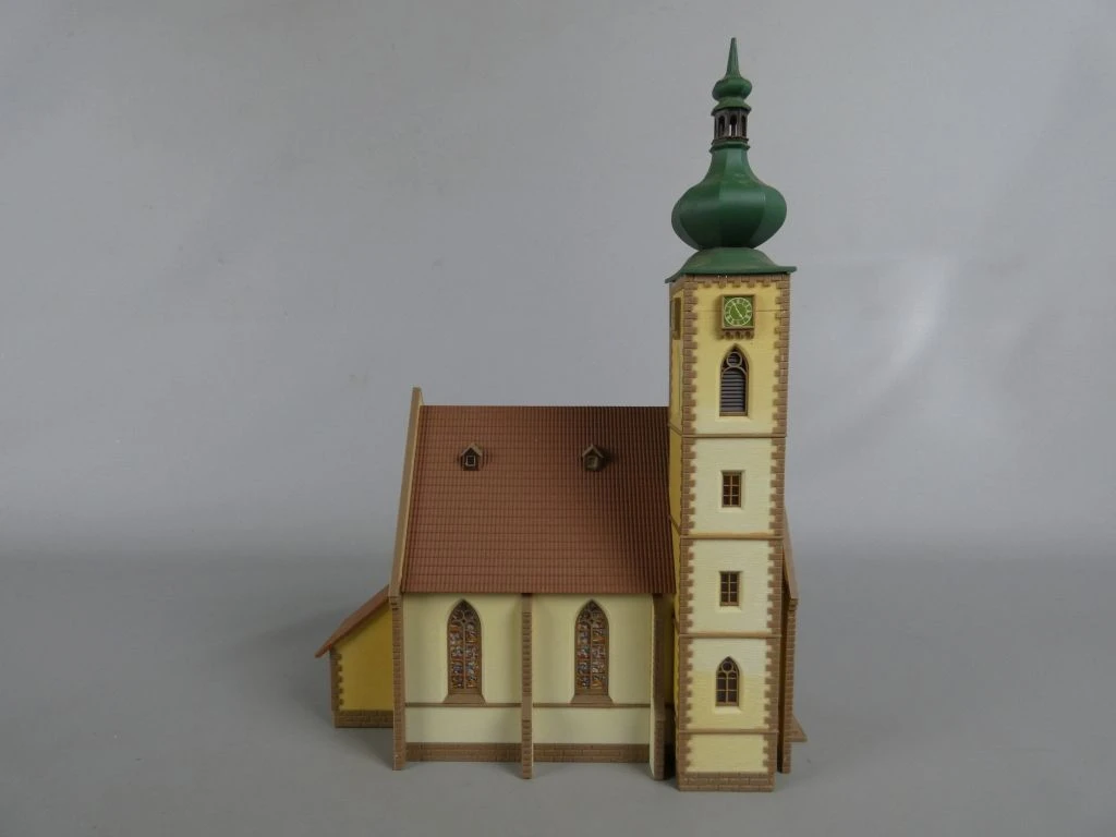 Modelkerk van Faller met gedetailleerde ramen - foto 3