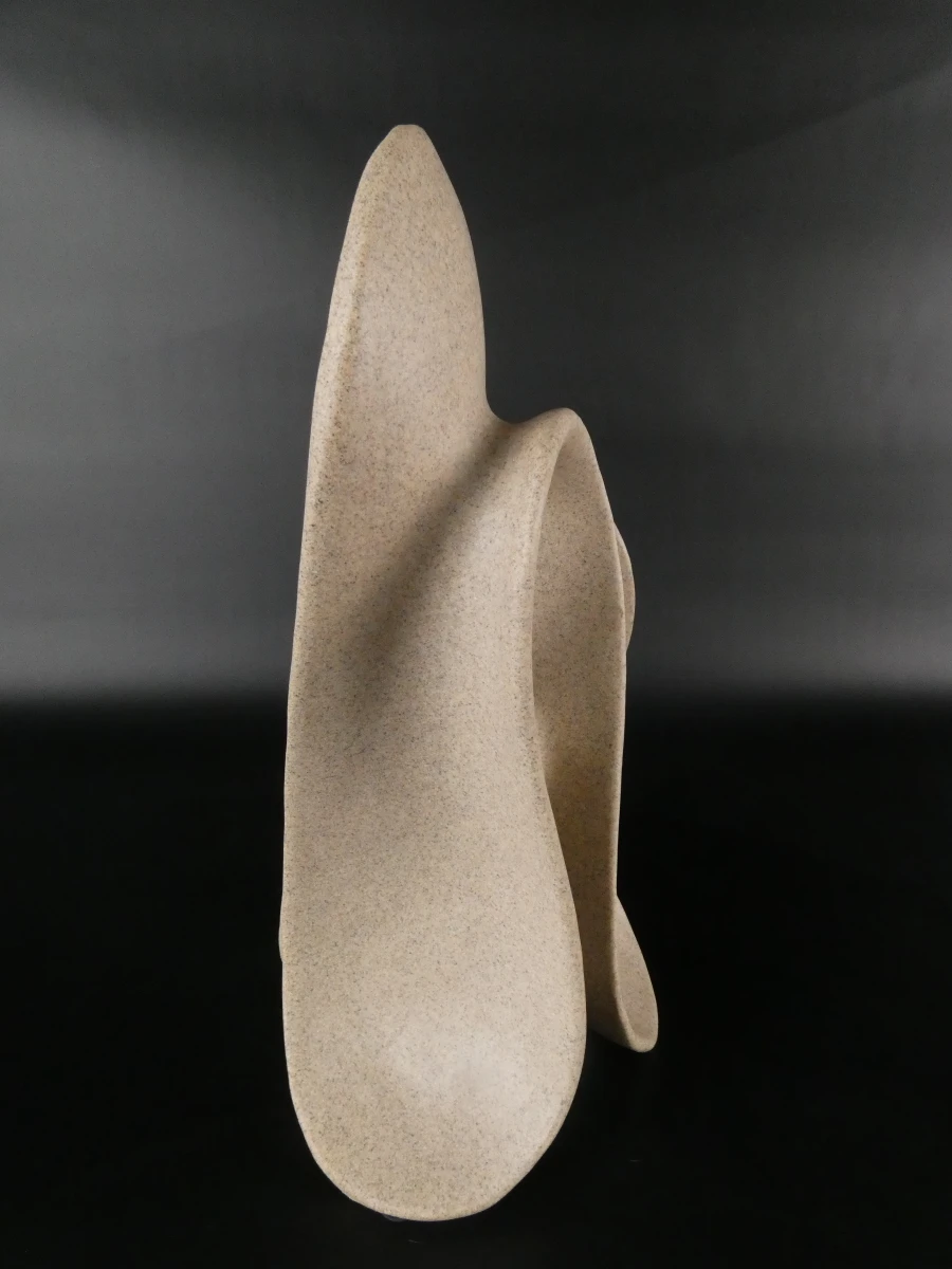 Abstracte keramische sculptuur in beige tinten - foto 2