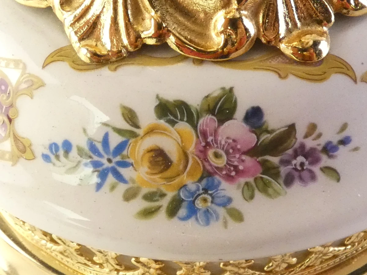 Elegante Italiaanse Alfa porseleinen sierset | Sierurn en twee kandelaars - foto 14