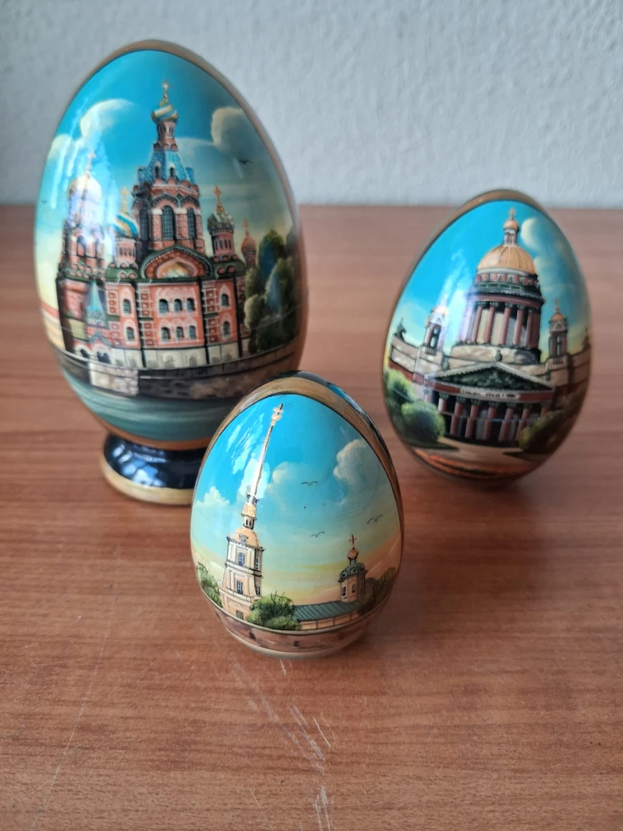 Russisch Matroesjka ei – kavel bij De Kringwinkel, Ieper