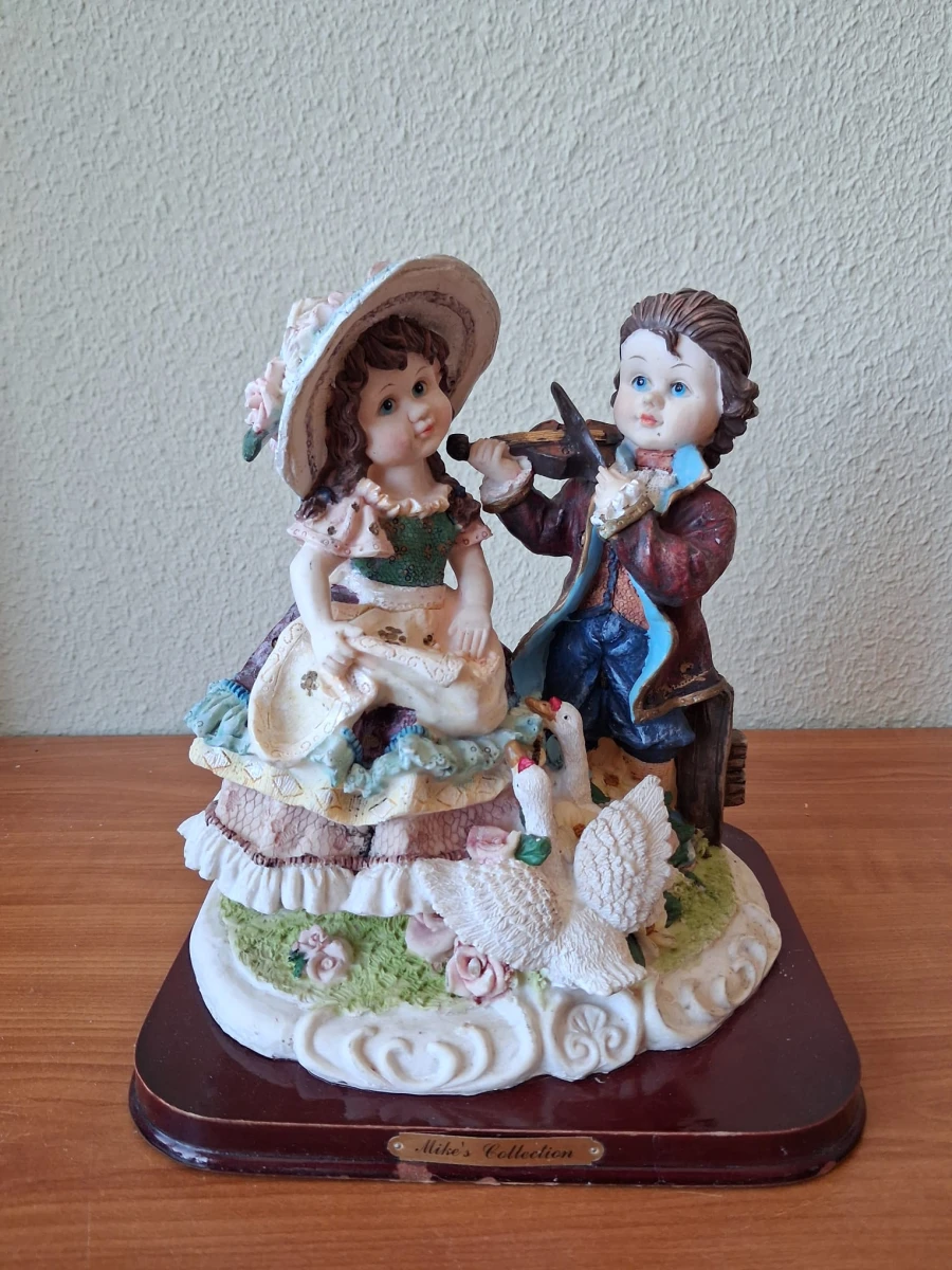 Prachtig beeldje van Mike’s collection – kavel bij De Kringwinkel, Ieper