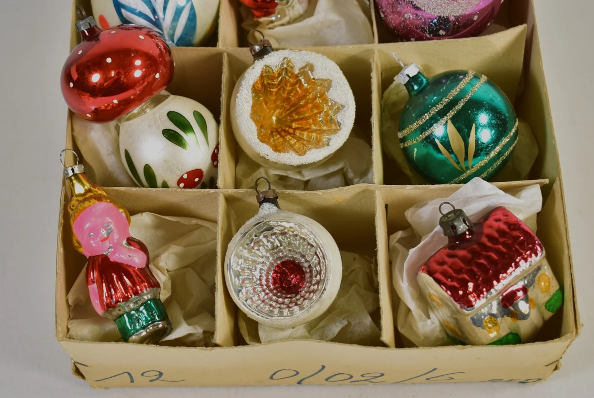 Kleurrijke set van 12 vintage glazen kerstornamenten - foto 3