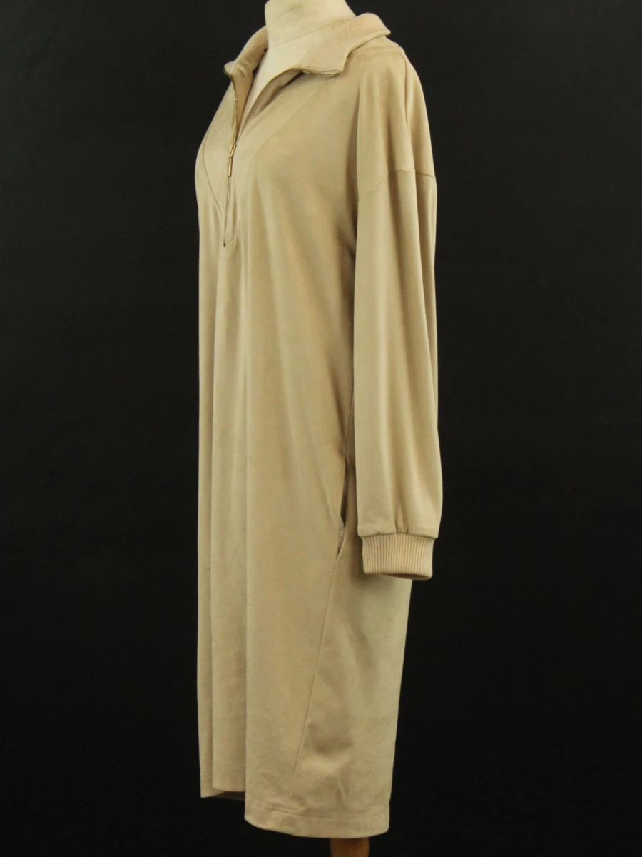 Marie Méro beige sweaterjurk in suedelook - foto 6