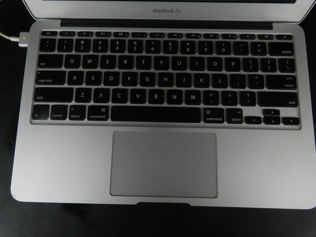 Apple MacBook Air 11,6" A1465 (EMC 2631) Laptop - foto 3