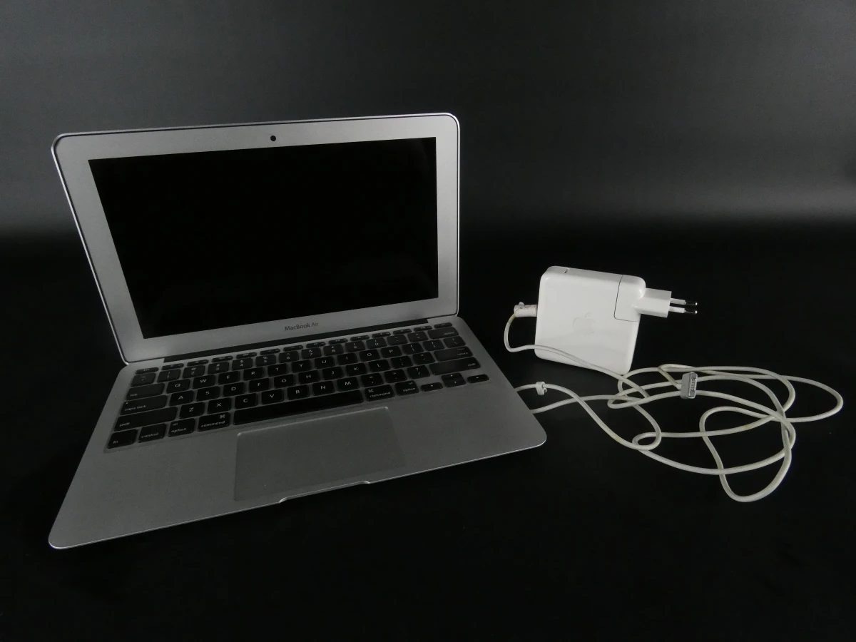 Apple MacBook Air 11,6" A1465 (EMC 2631) Laptop - foto 4